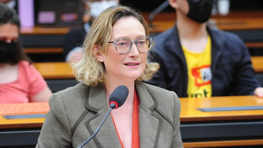 Votei contra “saidinhas” para evitar ataques, diz Maria do Rosário