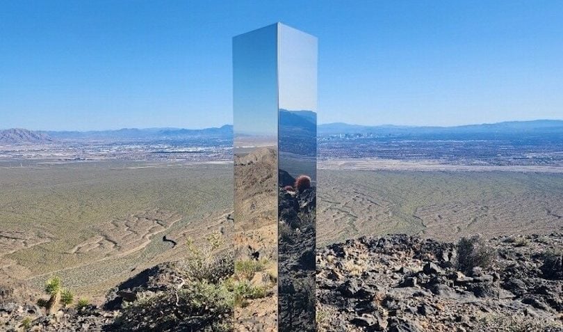 Monólito misterioso é encontrado no deserto de Las Vegas, nos EUA