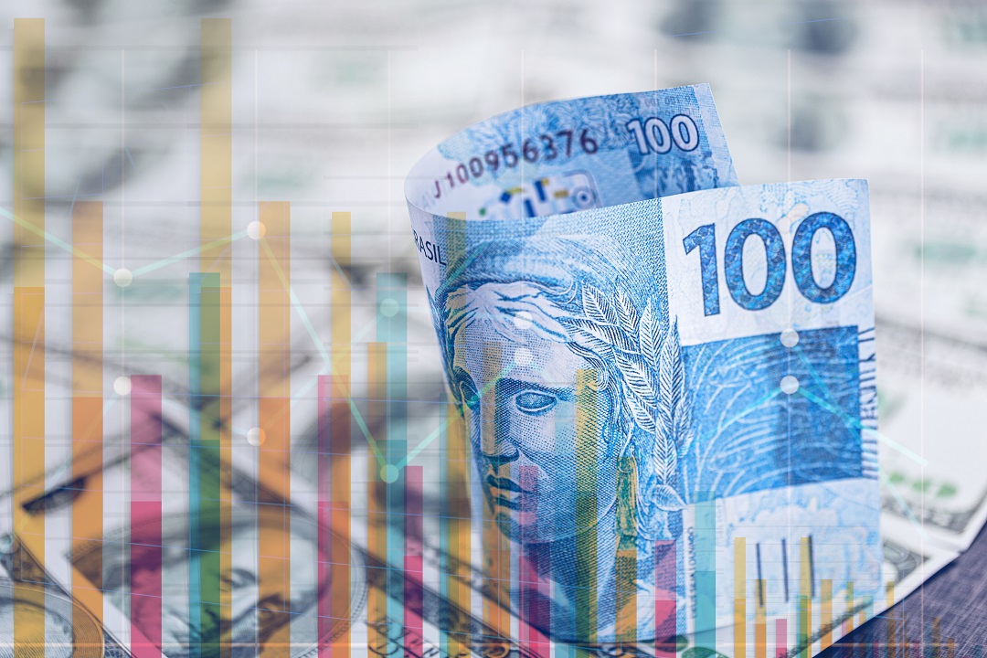 Risco fiscal amplia enfraquecimento do real e deixa moeda brasileira na lanterna entre emergentes, aponta BTG Pactual