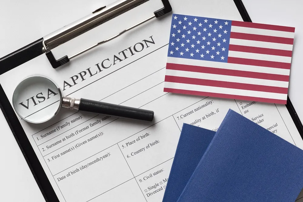 Novo visto para EUA está disponível para brasileiros com cidadania portuguesa