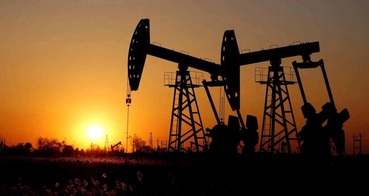 Petróleo fecha em alta com redução dos estoques da commodity nos EUA e tensões no Oriente Médio no radar