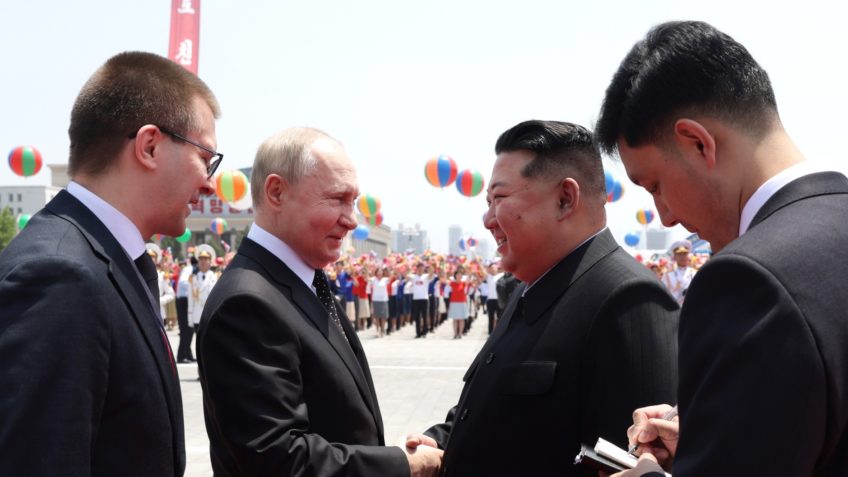 Veja imagens de Putin com Kim Jong-un na Coreia do Norte