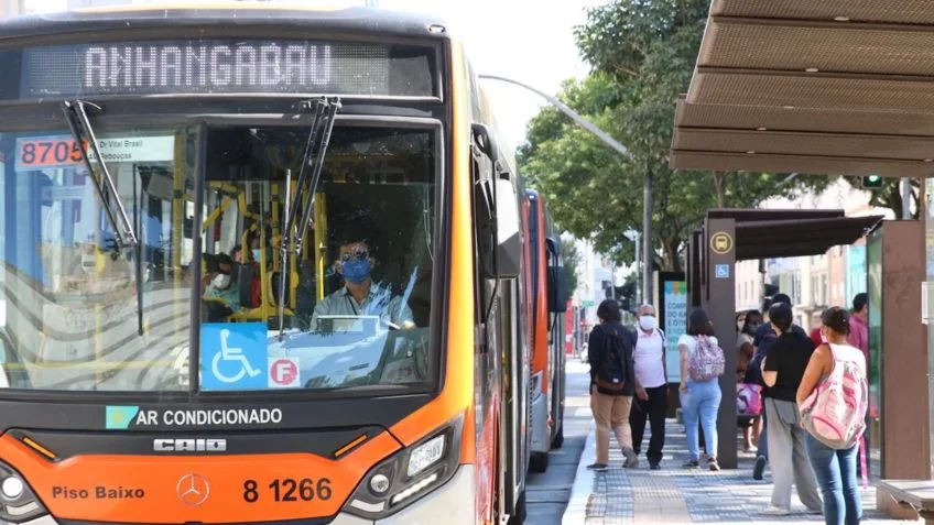 Sindicato dos motoristas suspende greve de ônibus em SP