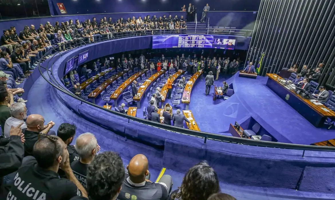 Após polêmica das “comprinhas”, Senado aprova PL do Mover com incentivo de R$ 19 bi