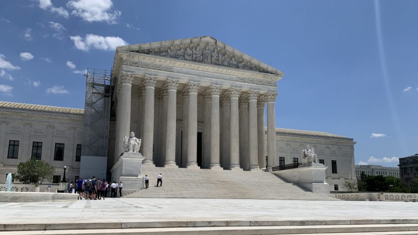 Suprema Corte dos EUA rejeita restrição a pílula abortiva