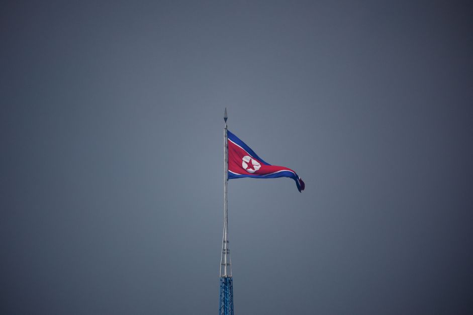 Soldados da Coreia do Norte cruzam fronteira e Sul dispara tiros de advertência