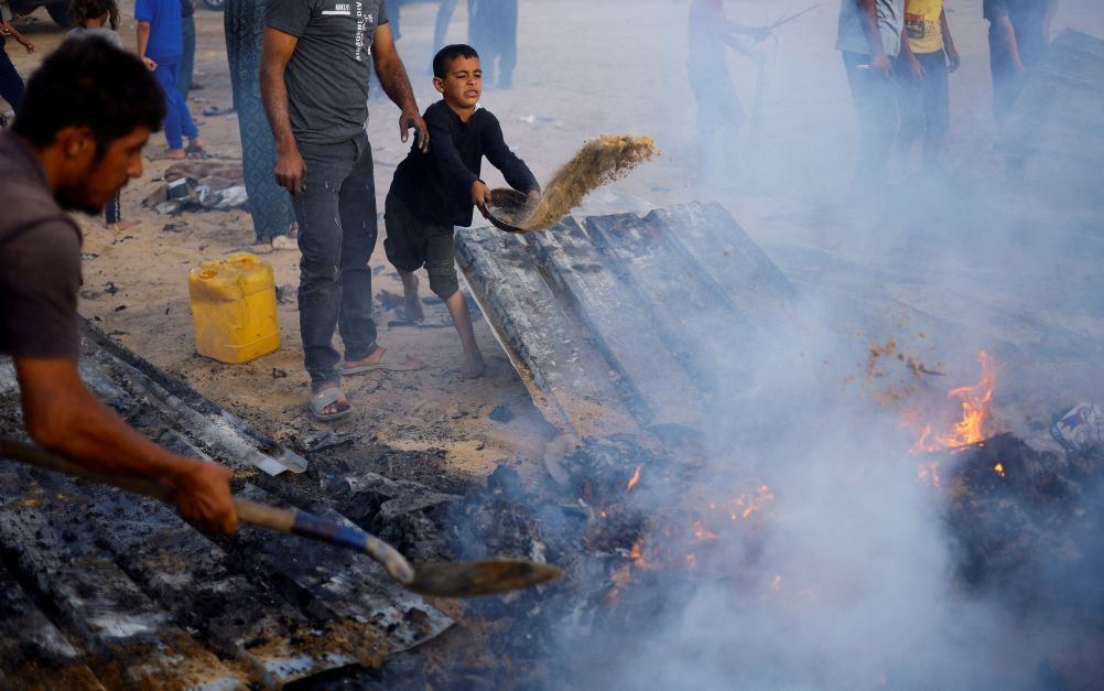 Guerra em Gaza contribuiu para pico de pessoas deslocadas no mundo, diz ONU
