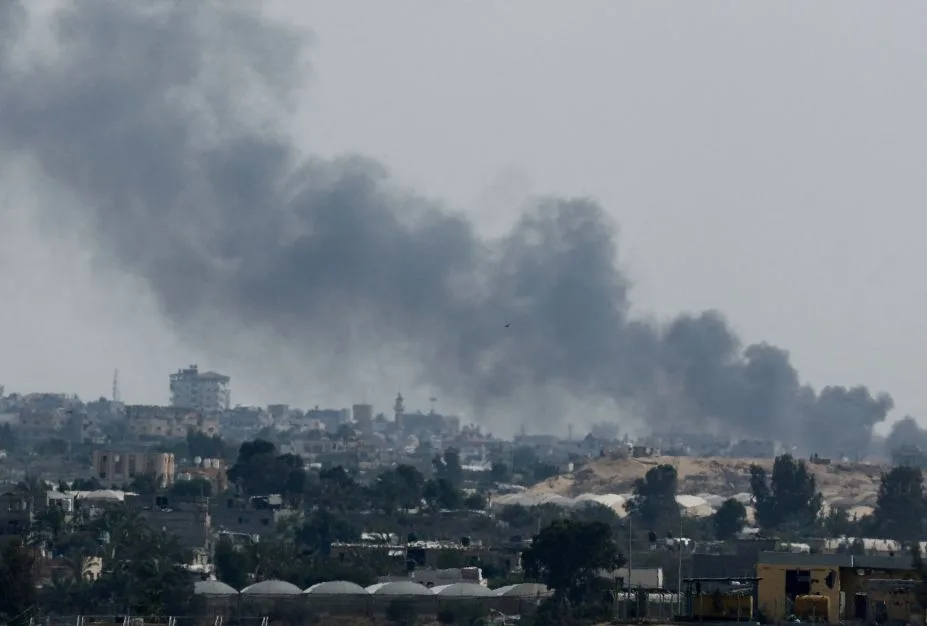 Ataque aéreo israelense contra escola da ONU em Gaza deixa dezenas de mortos, diz hospital