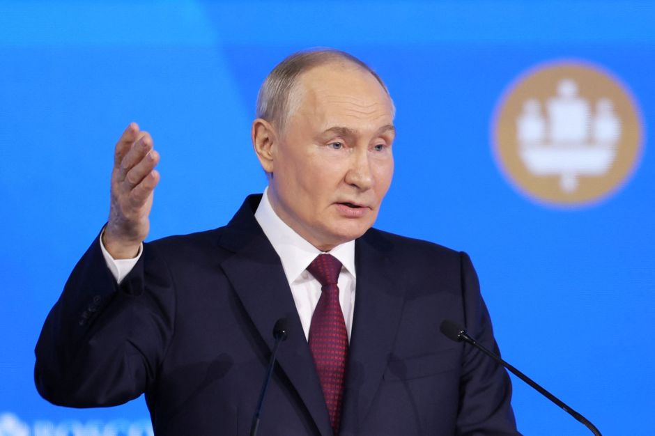Putin diz que Rússia está considerando mudar sua doutrina nuclear