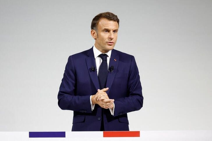 Macron pede a rivais que se unam em pacto eleitoral contra extrema direita