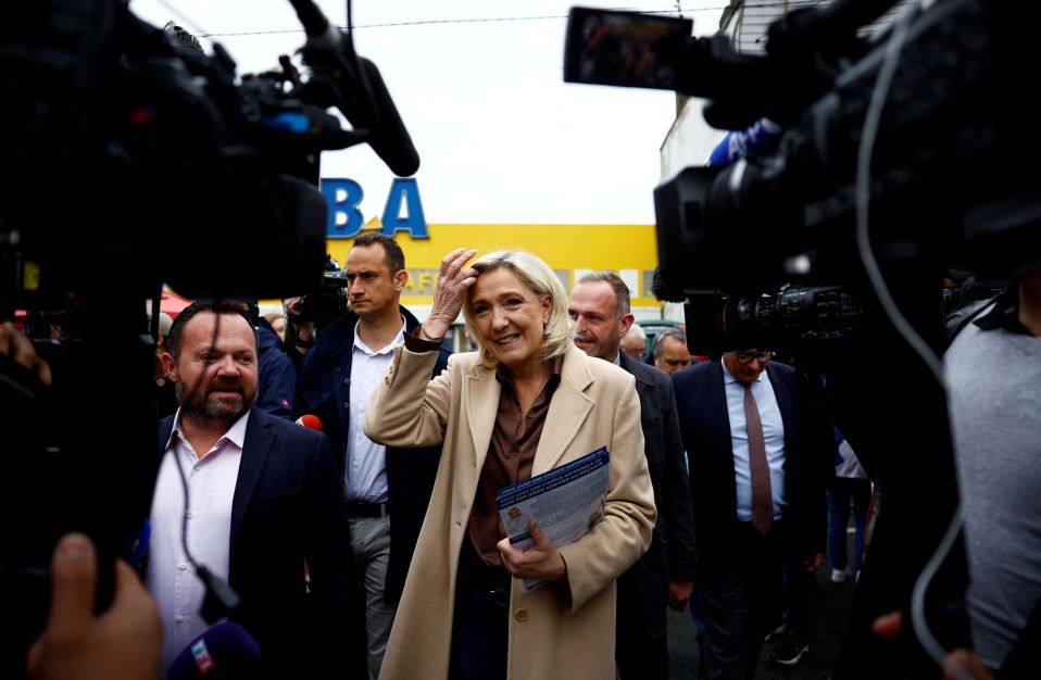 Pesquisas apontam extrema direita na liderança das eleições na França