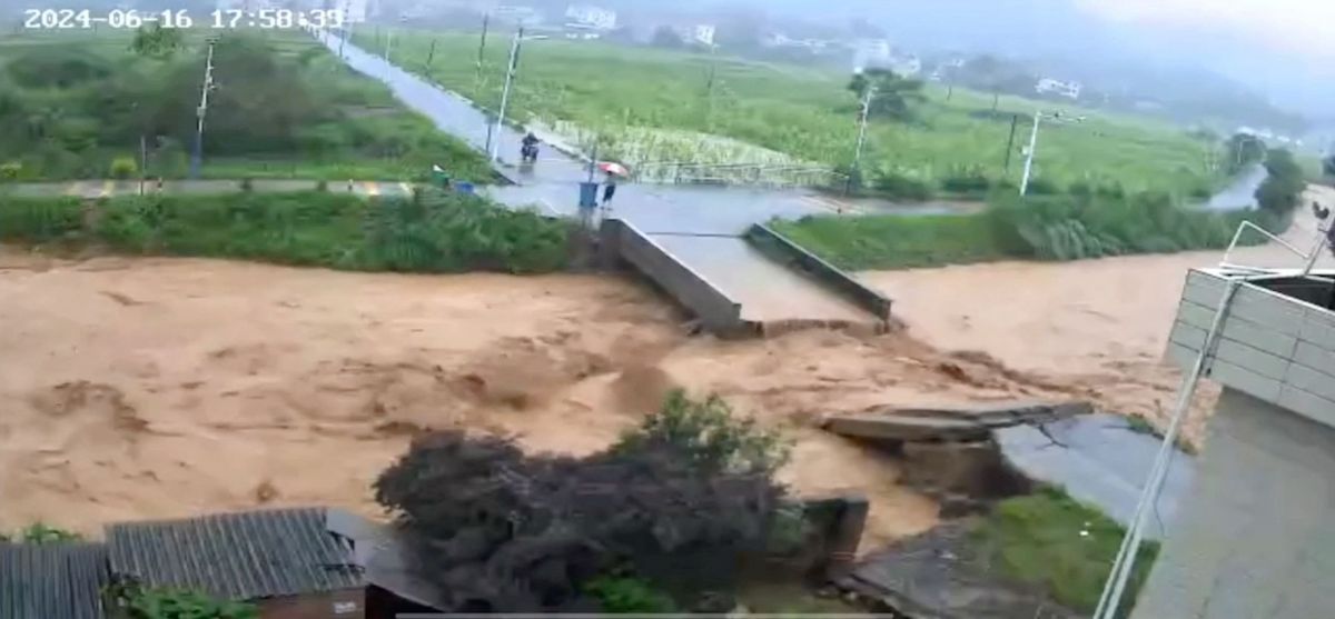 Xi Jinping pede esforço total de resgate após tempestades atingirem a China