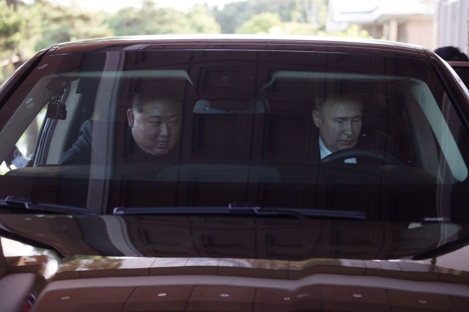 Veja: Putin leva Kim Jong-un para passear em limusine de fabricação russa