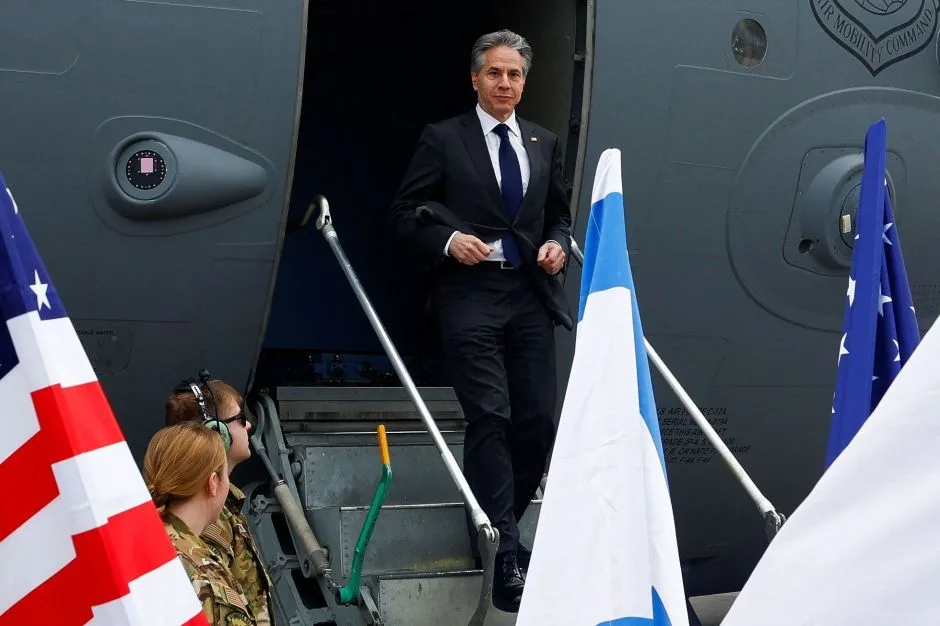 Antony Blinken se reunirá com político israelense que rachou com Netanyahu