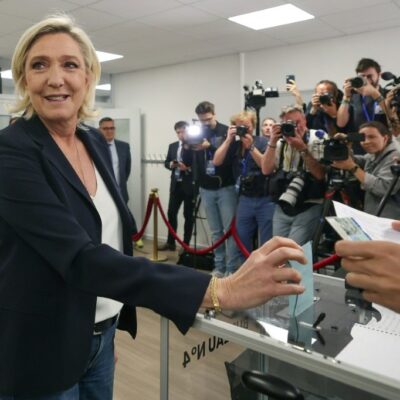 Franceses votam em eleições legislativas antecipadas e incertas