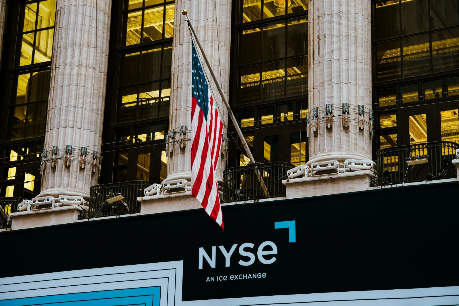 NYSE investiga problema técnico que paralisa ações e mostra derretimento da Berkshire Hathaway