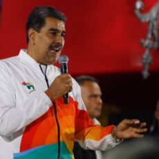 Maduro pede voto de indecisos enquanto rival promete ‘não perseguir ninguém’ se for eleito