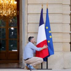 Após extrema-direita vencer 1º turno, centro e esquerda buscam aliança na França