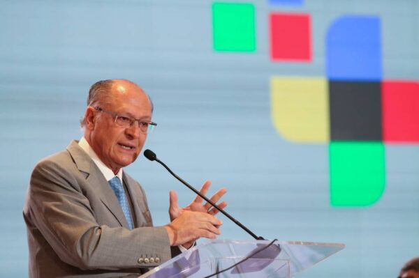 Alckmin diz que mercado é ‘estressado’ e vê tendência de queda no dólar