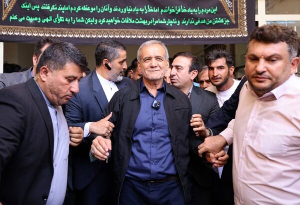 Quem é Masoud Pezeshkian, vencedor da eleição presidencial no Irã que promete diálogo com Ocidente