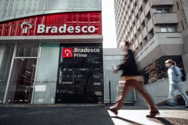 Bancos brasileiros apresentam problemas técnicos após ‘apagão cibernético’ desta sexta-feira