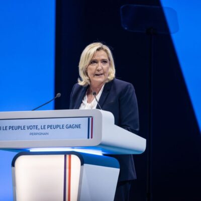 Eleições na França: Le Pen diz que partido 'quer governar' e aceitará formar coalizão