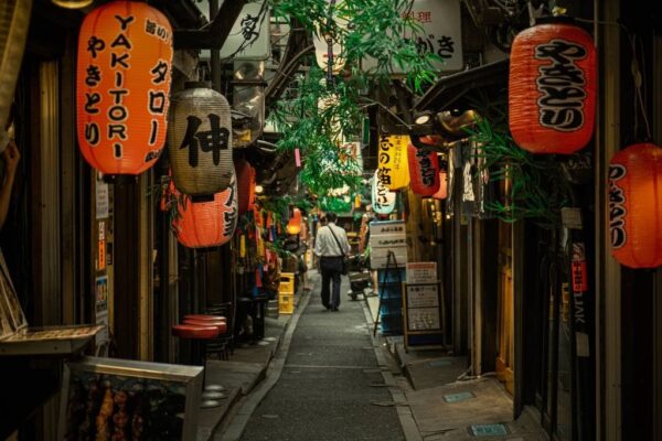 Restaurantes no Japão cobram preços mais altos para turistas; entenda