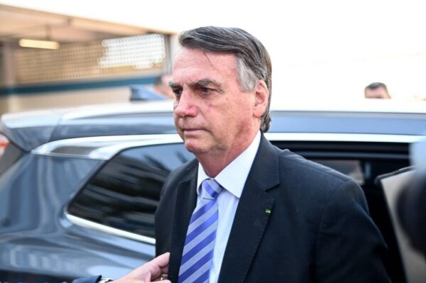 Polícia Federal indicia ex-presidente Jair Bolsonaro por caso das joias, diz jornal