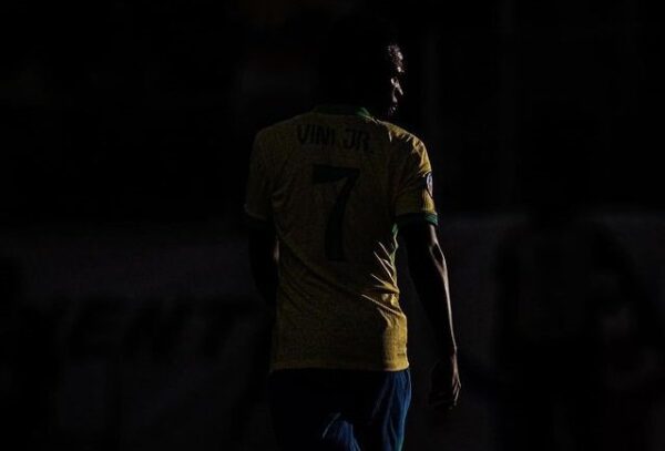 Vini Júnior se desculpa após eliminação da seleção: ‘Falhei ao tomar 2 cartões amarelos evitáveis’
