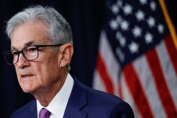 Powell: juros altos podem prejudicar EUA, mas ainda faltam ‘dados positivos’ para corte